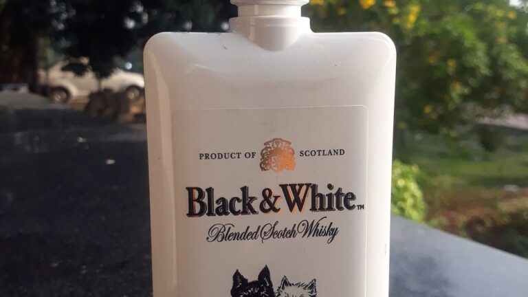 whisky-was-ist-das — Pinakpani / CC BY-SA 4.0 / Wikimedia Commons