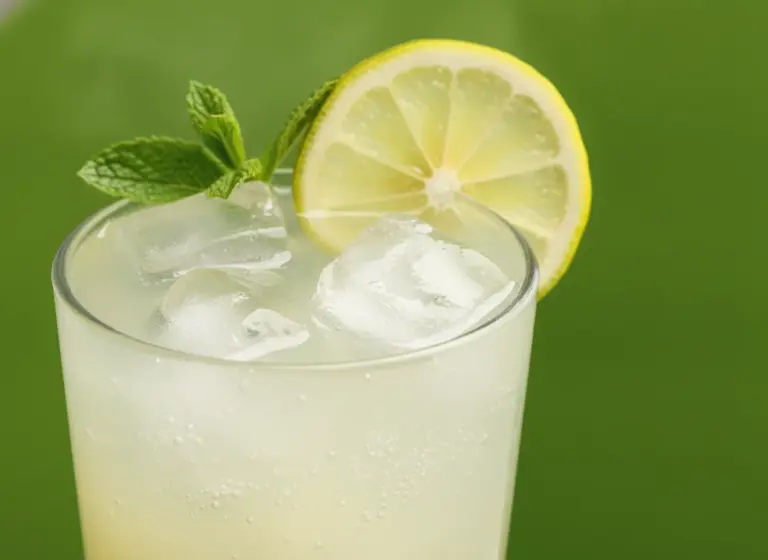 Yuzu Collins im Glas